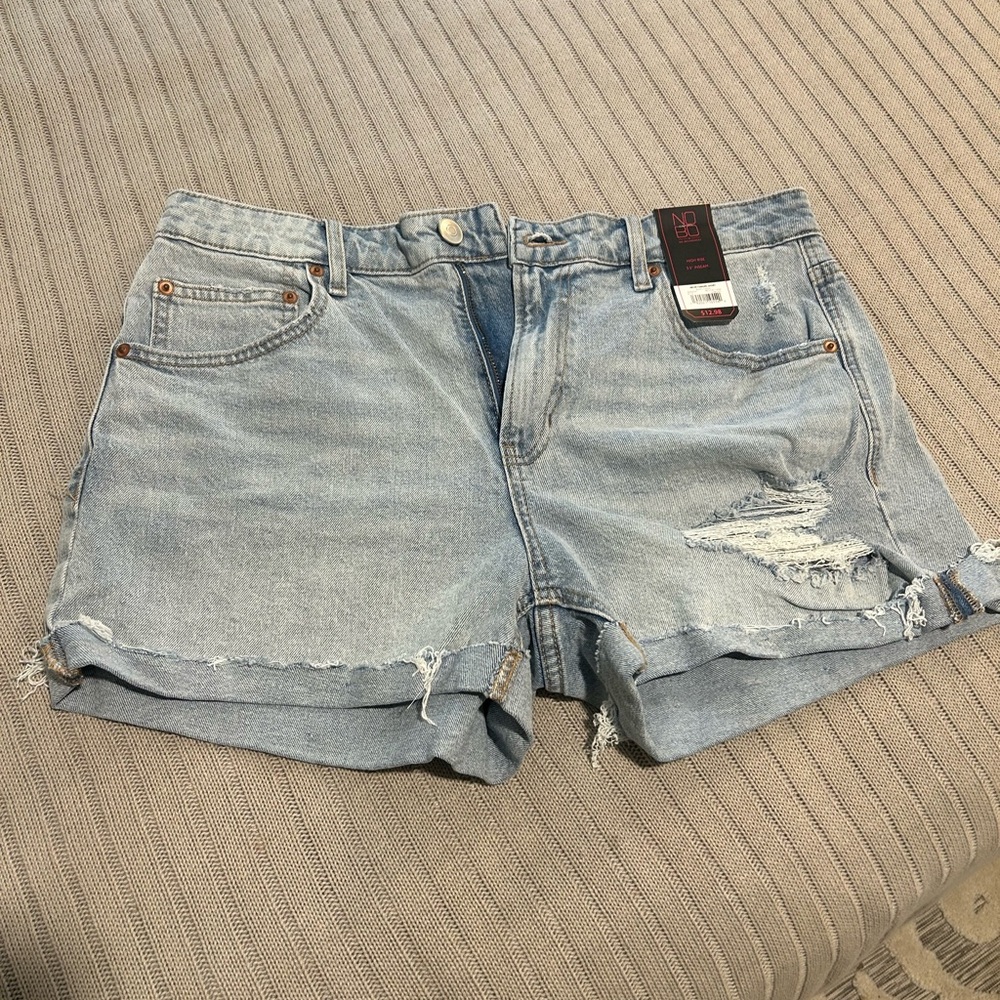 No Boundaries High Rise 3.5” inseam Jean Shorts
